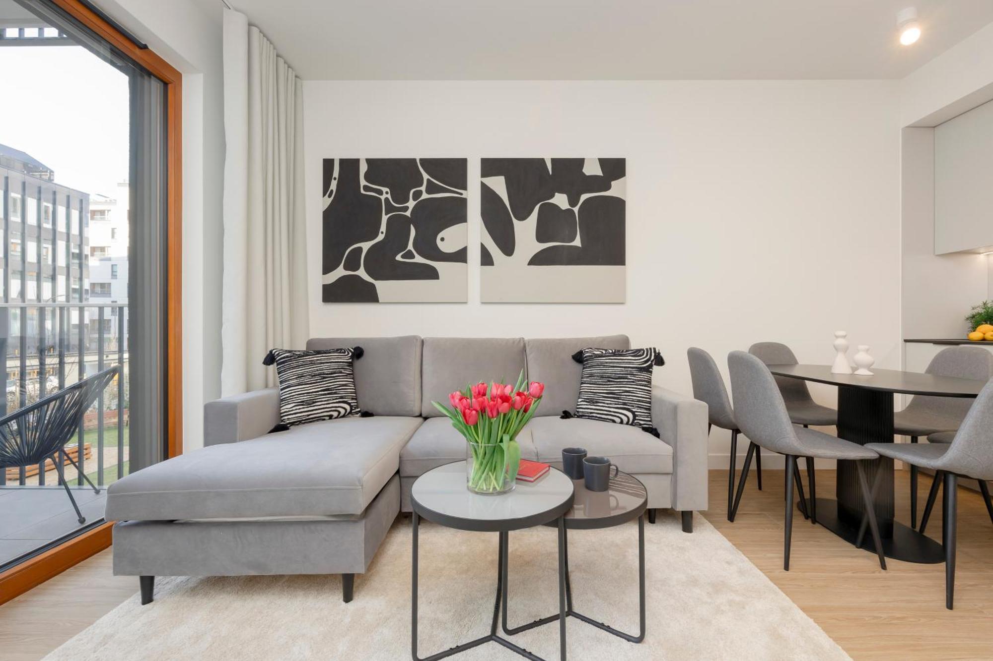 Butas Three-bedroom Mokotow With Balcony By Renters