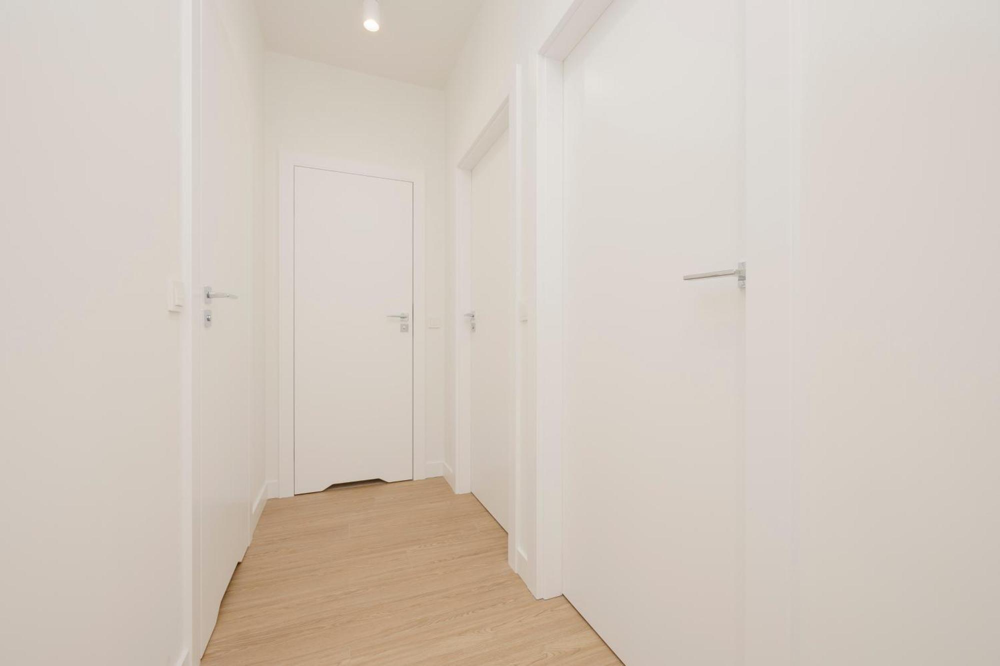 Three-bedroom Mokotow With Balcony By Renters Apartment Warschau