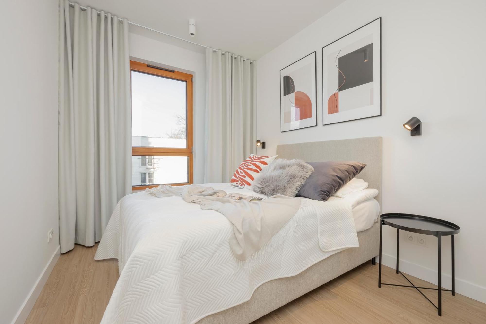 Three-bedroom Mokotow With Balcony By Renters Warschau
