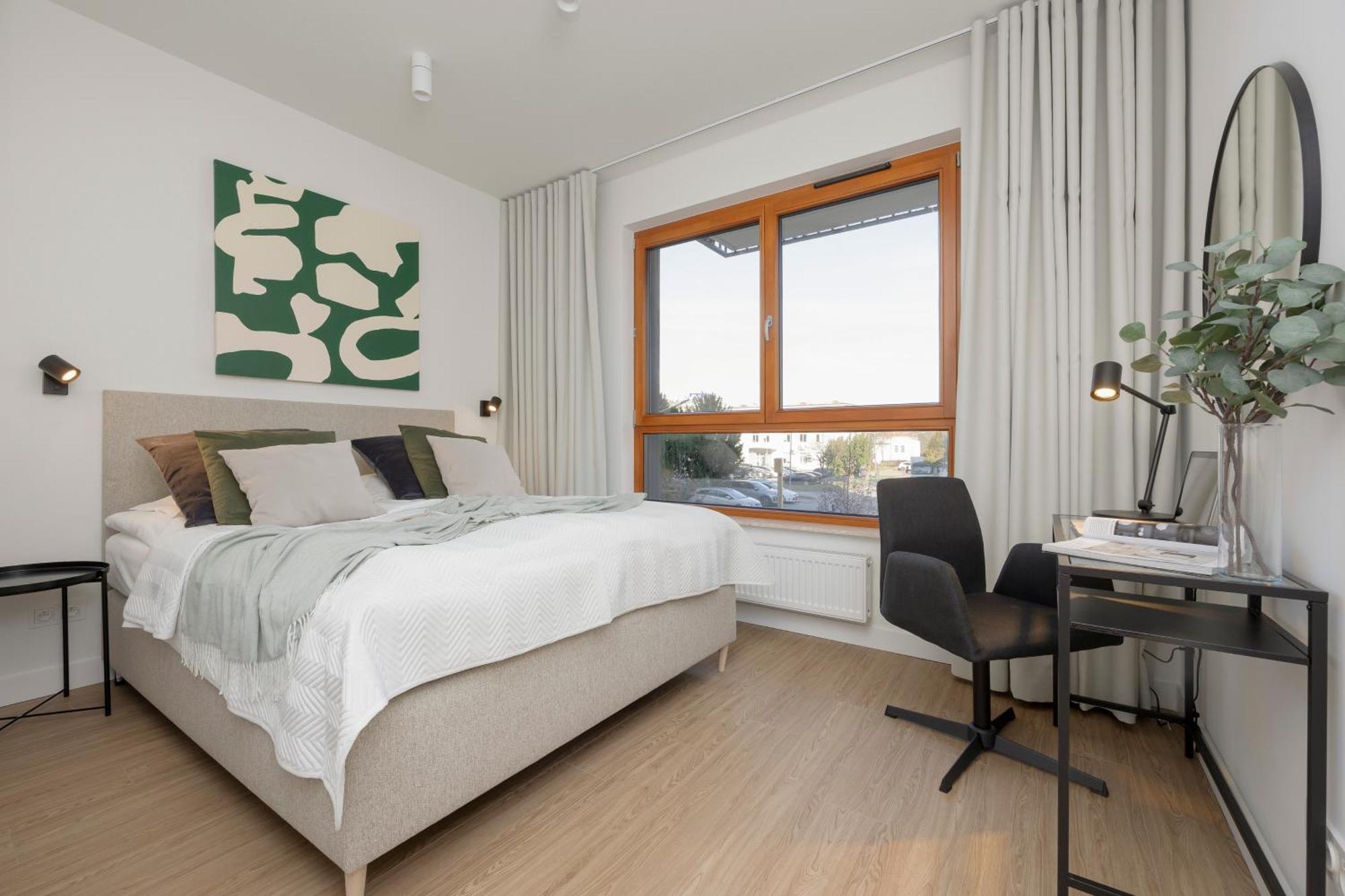 Three-bedroom Mokotow With Balcony By Renters Apartment Warschau