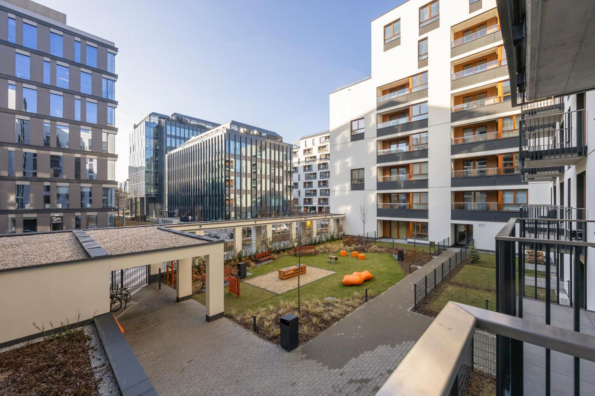 Lägenhet Three-bedroom Mokotow With Balcony By Renters Warszawa