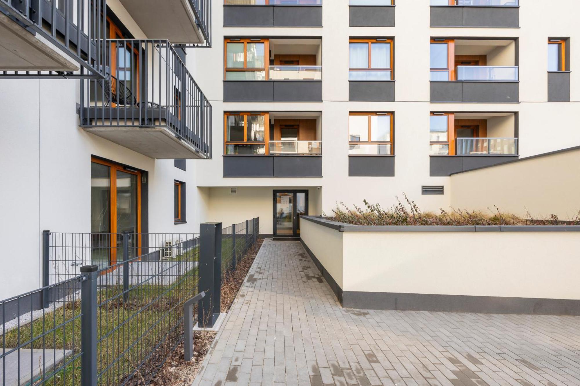 Three-bedroom Mokotow With Balcony By Renters Butas *