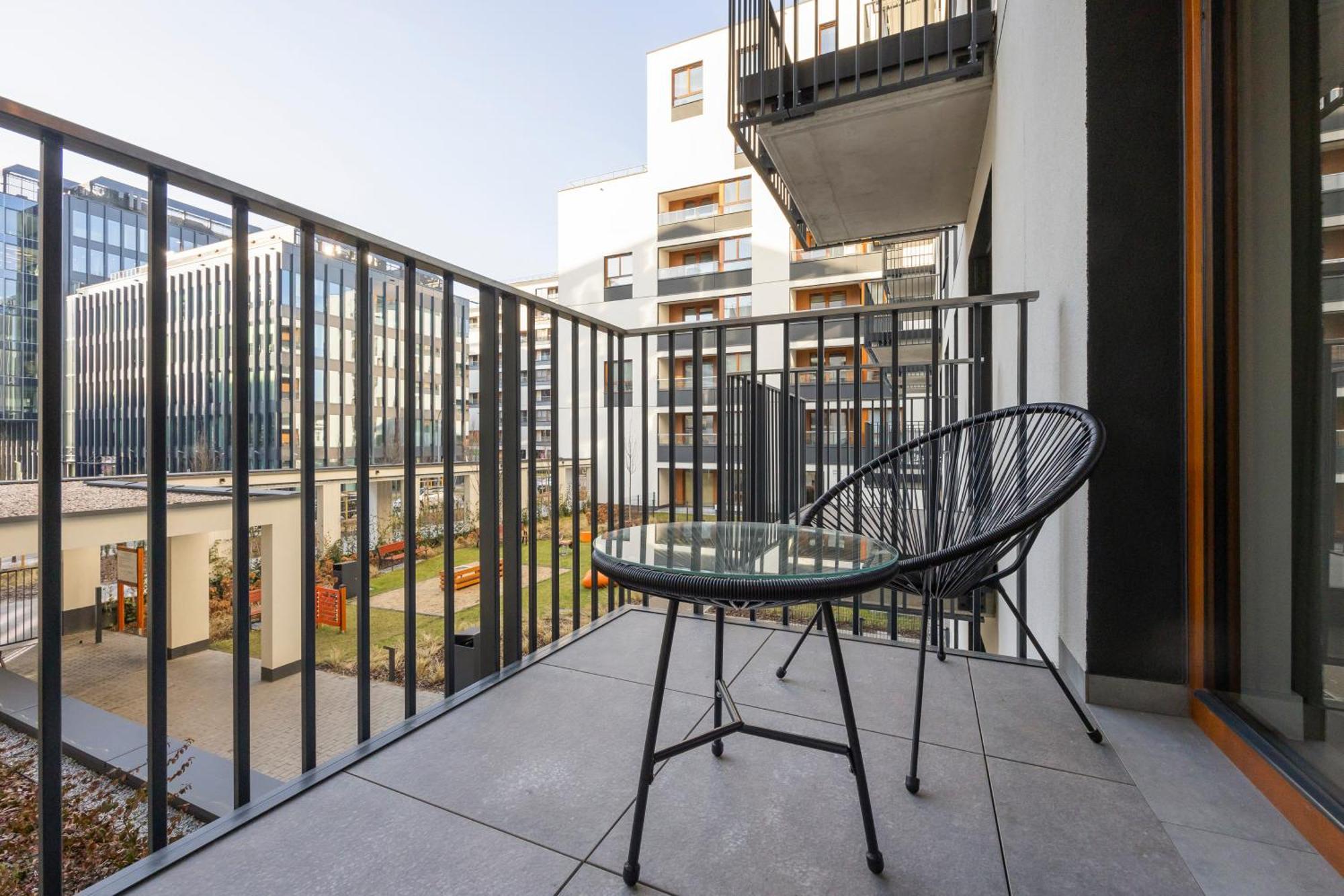 Apartment Three-bedroom Mokotow With Balcony By Renters Warschau